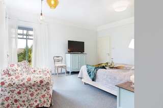 Отели типа «постель и завтрак» Kashubian Lodge & SPA Пшивидз Двухместный номер Делюкс с 1 кроватью или 2 отдельными кроватями и видом на озеро-5