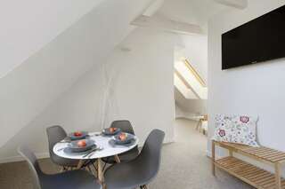 Отели типа «постель и завтрак» Kashubian Lodge & SPA Пшивидз Семейный номер-студио-5