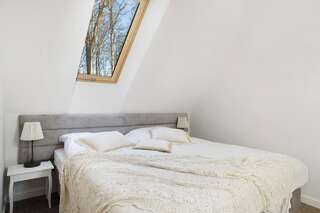 Отели типа «постель и завтрак» Kashubian Lodge & SPA Пшивидз Семейный номер-студио-8